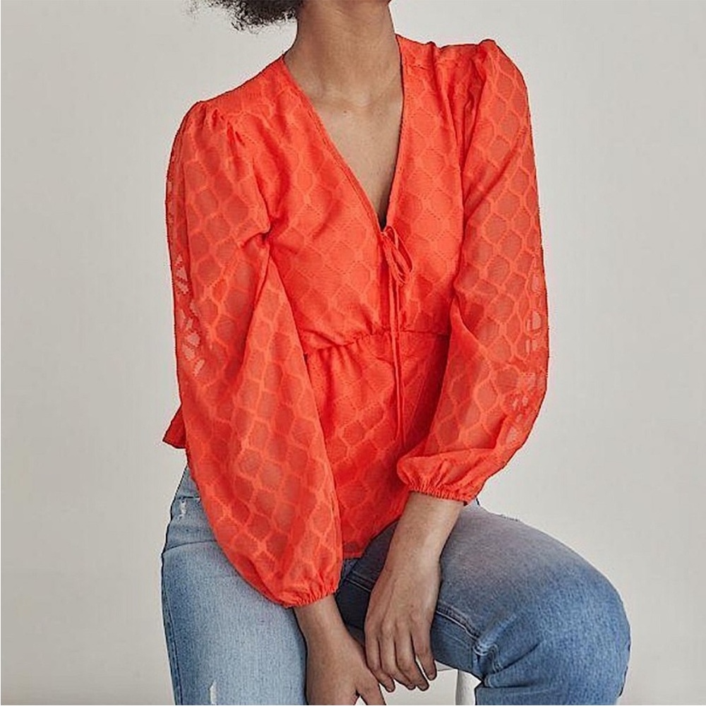 [Elizabeth & James] Coral Peplum Textured Long Sleeve Blouse- Large